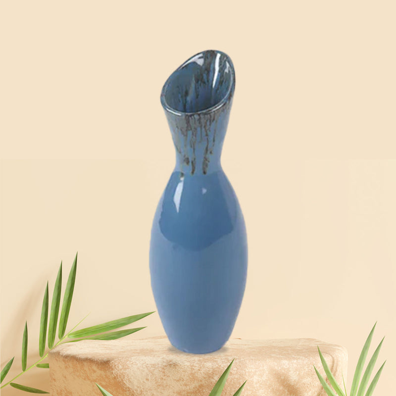 Kynix ceramic Blue Pot for décor.