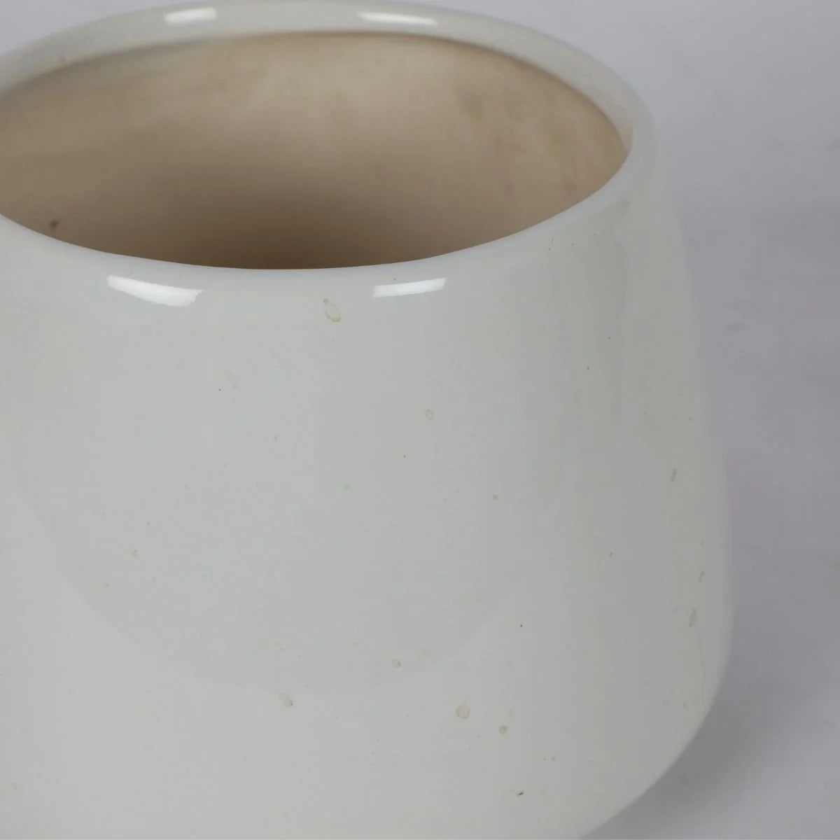 Tuliped Round Pot White